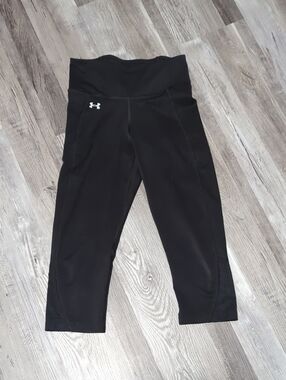 Under Armour Black Women's Cropped Athletic Leggings